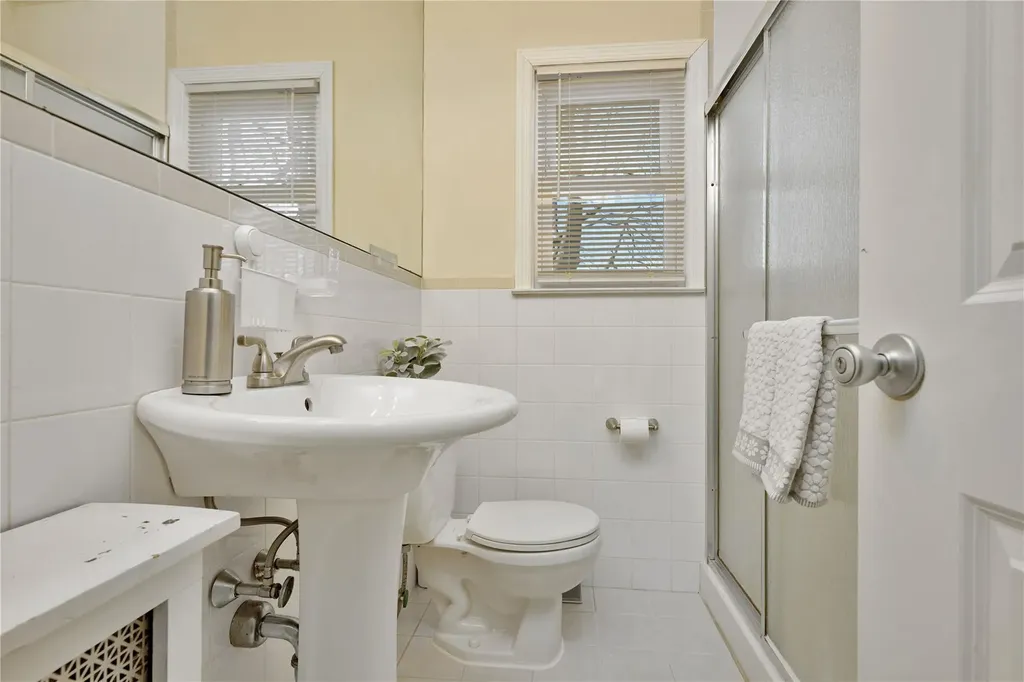 33 Hanover Place Merrick NY 11566