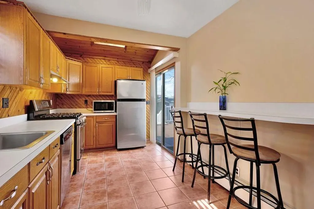 33 Hanover Place Merrick NY 11566