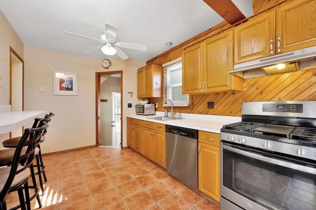 33 Hanover Place Merrick NY 11566