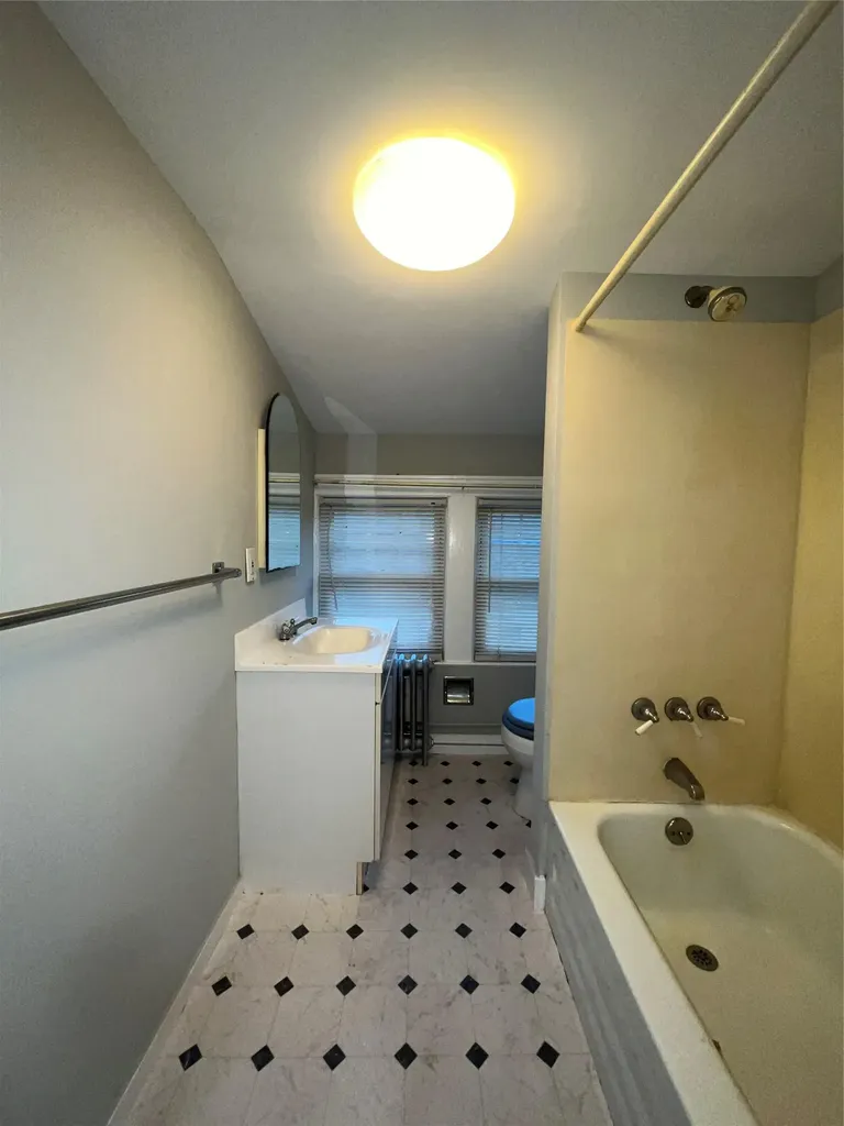 121 Craig Avenue Freeport NY 11520
