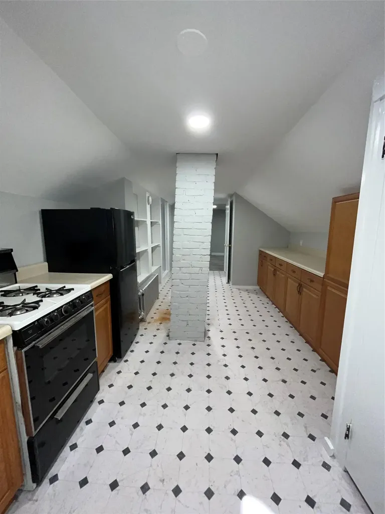 121 Craig Avenue Freeport NY 11520