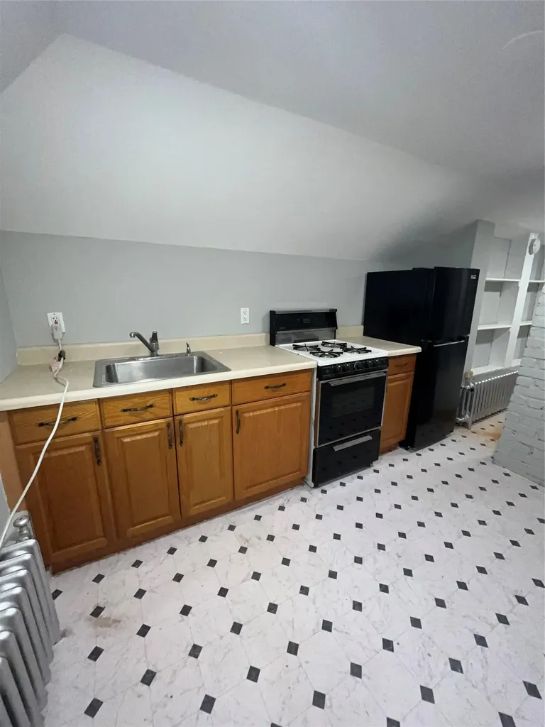 121 Craig Avenue Freeport NY 11520