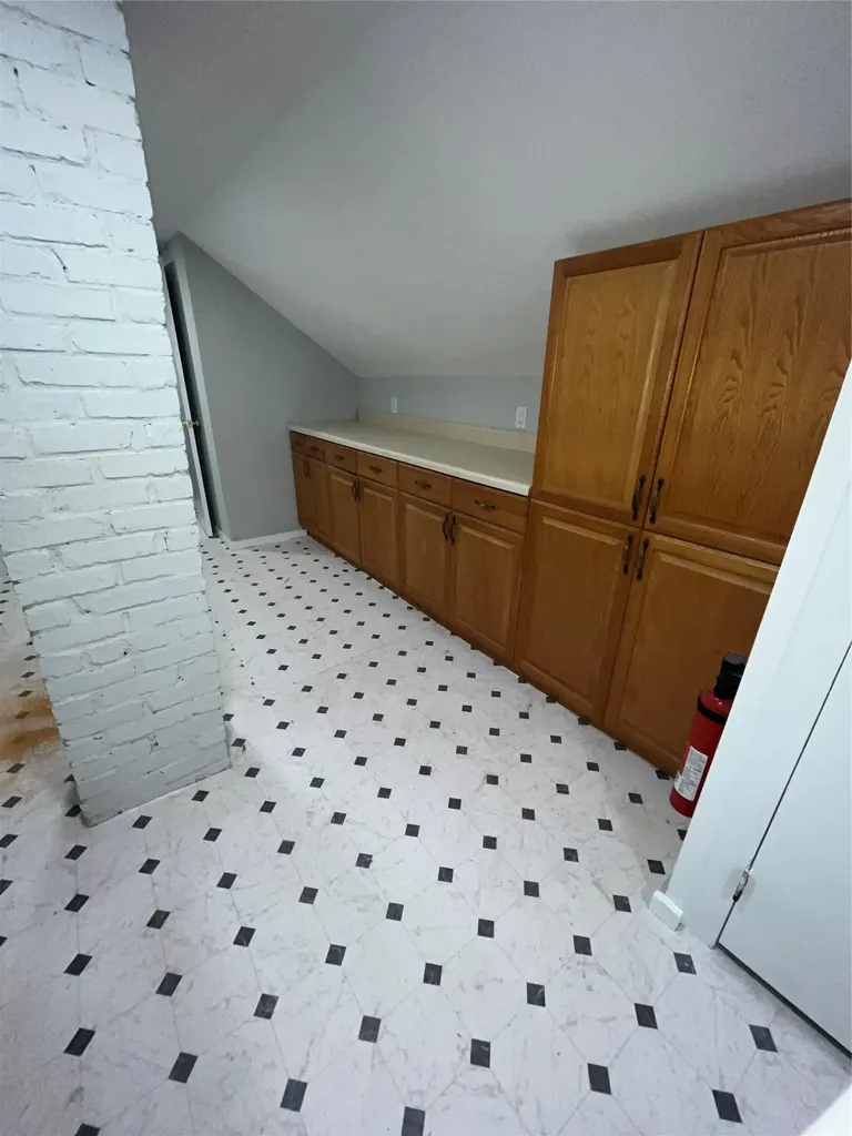 121 Craig Avenue Freeport NY 11520
