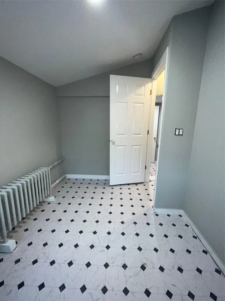 121 Craig Avenue Freeport NY 11520