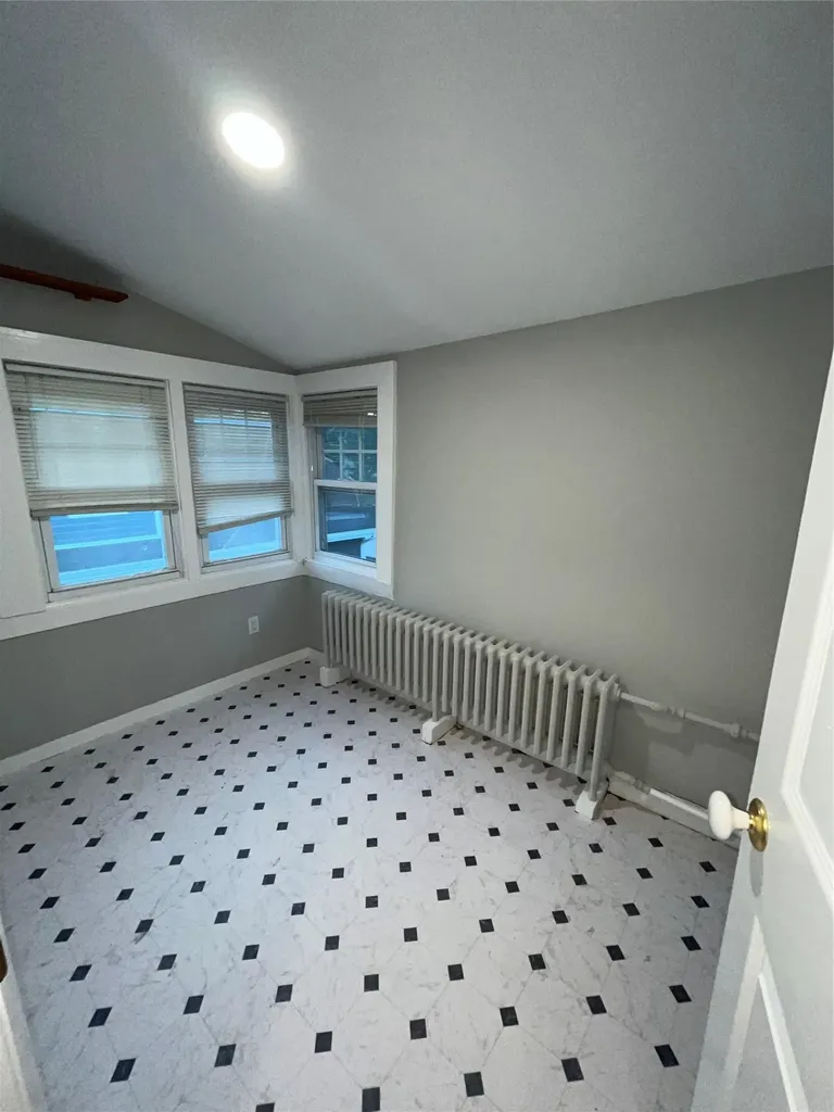 121 Craig Avenue Freeport NY 11520