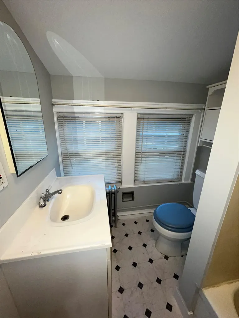 121 Craig Avenue Freeport NY 11520