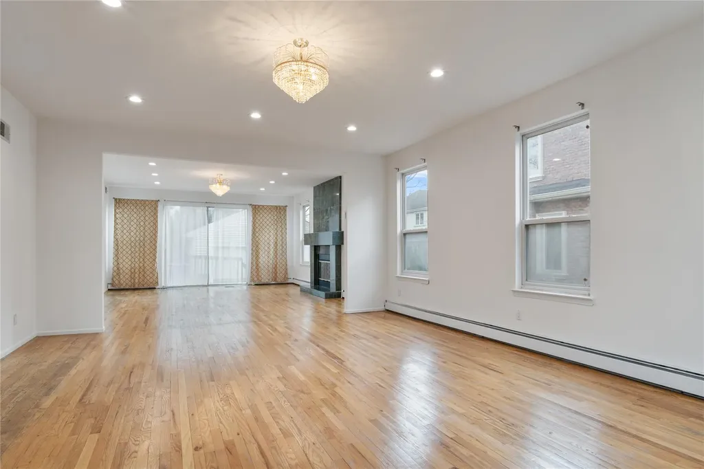 94 Hicks Lane Great Neck NY 11024