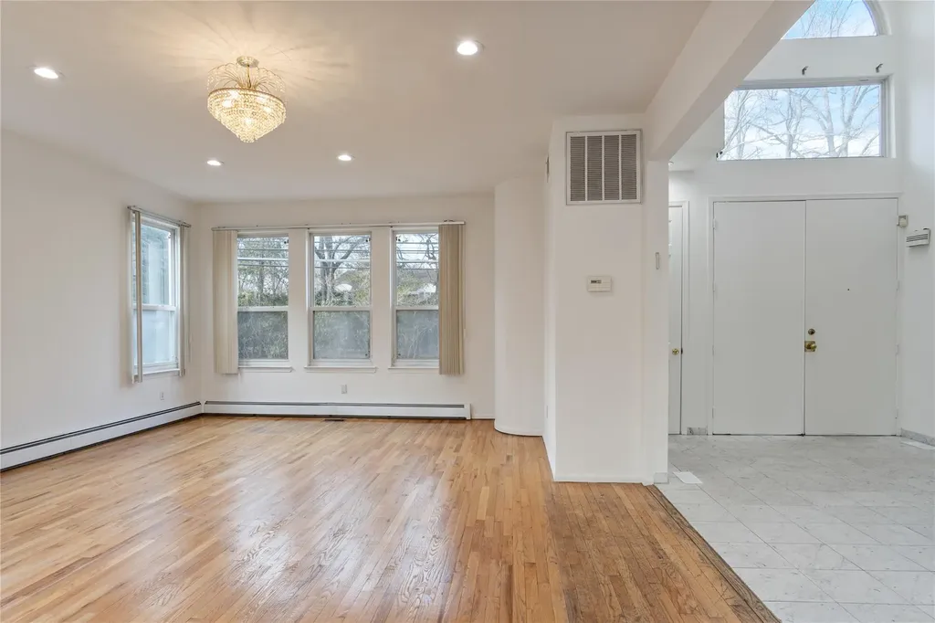 94 Hicks Lane Great Neck NY 11024