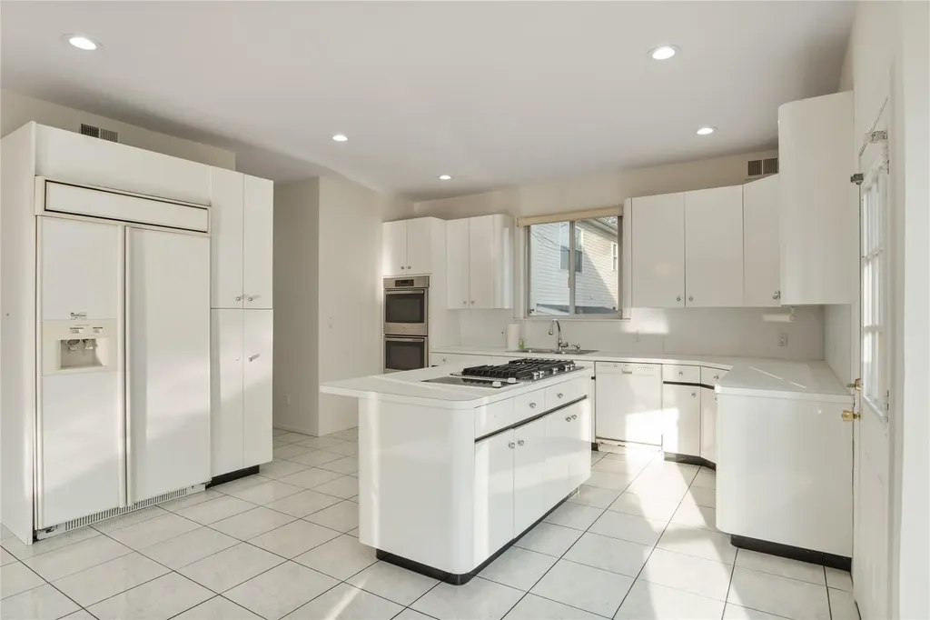 94 Hicks Lane Great Neck NY 11024