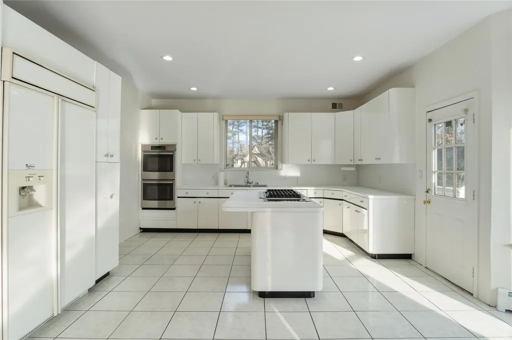 94 Hicks Lane Great Neck NY 11024