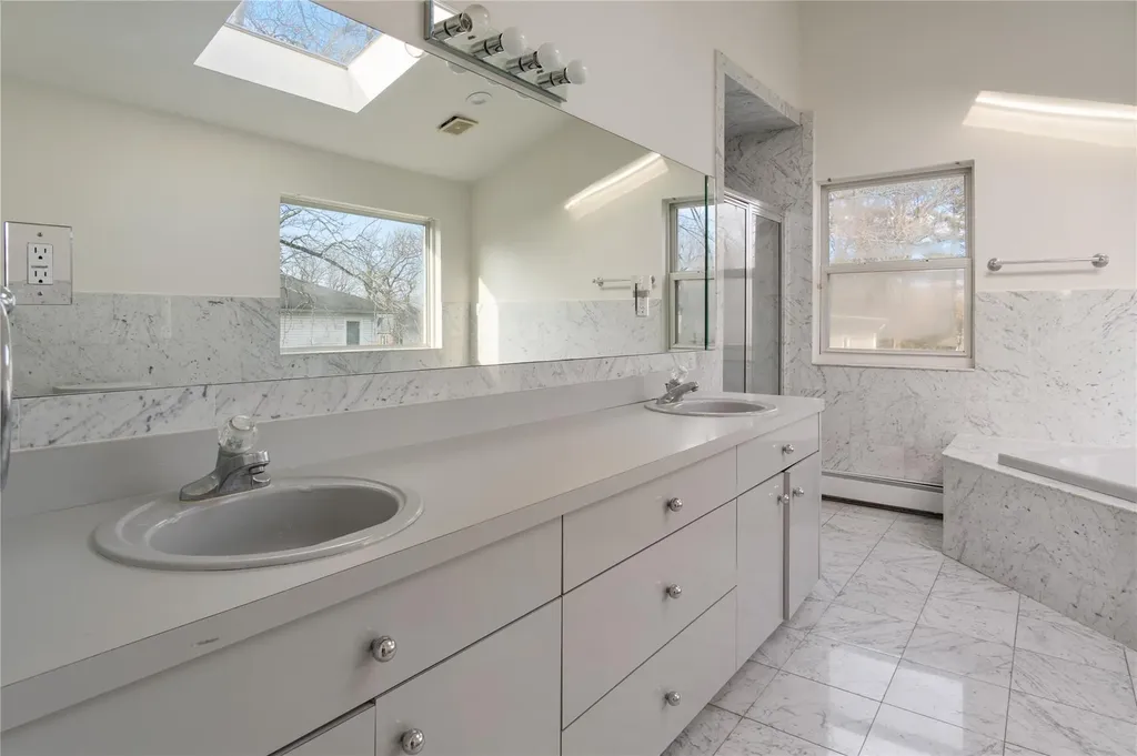 94 Hicks Lane Great Neck NY 11024