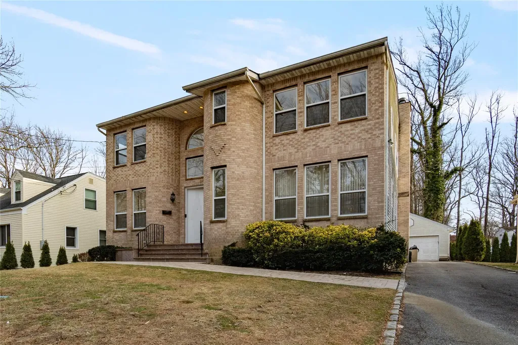 94 Hicks Lane Great Neck NY 11024