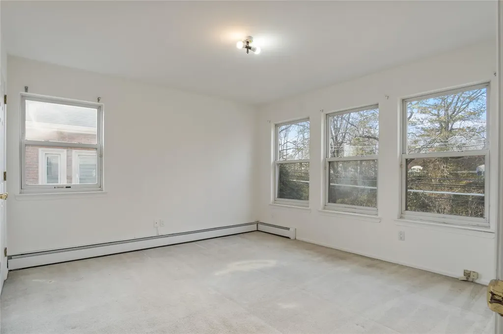 94 Hicks Lane Great Neck NY 11024