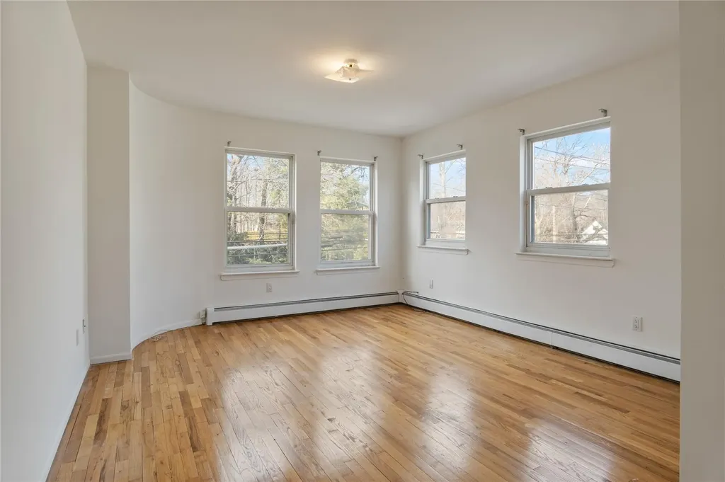 94 Hicks Lane Great Neck NY 11024