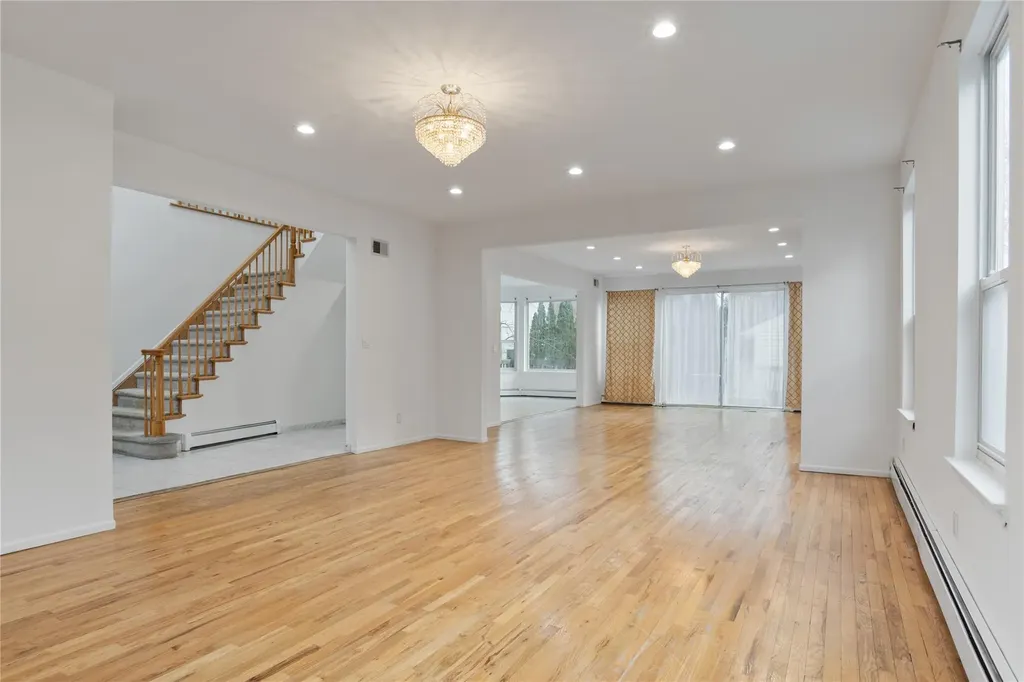 94 Hicks Lane Great Neck NY 11024