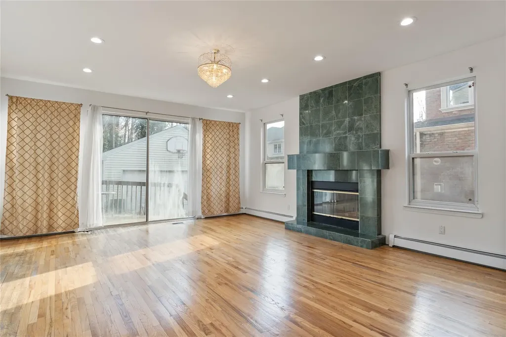 94 Hicks Lane Great Neck NY 11024