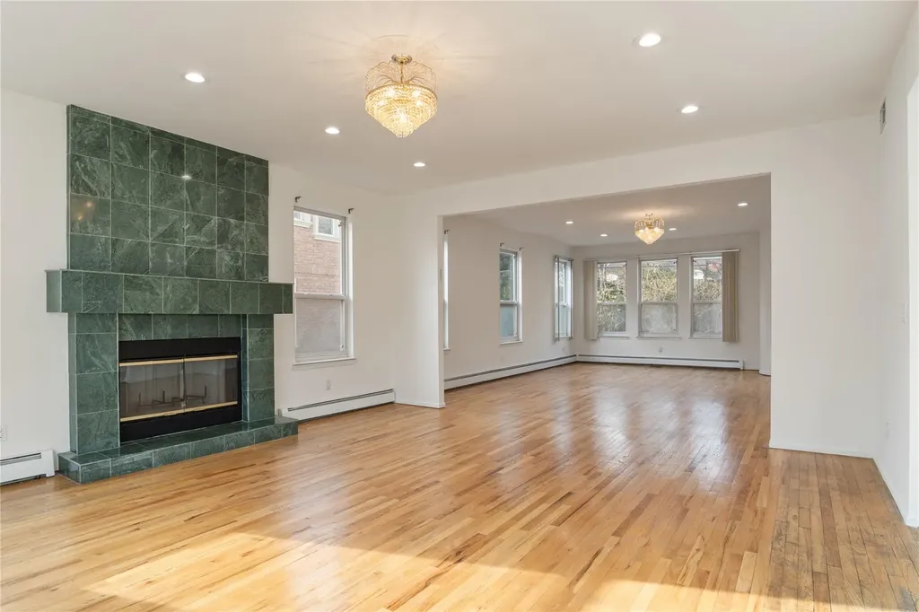 94 Hicks Lane Great Neck NY 11024