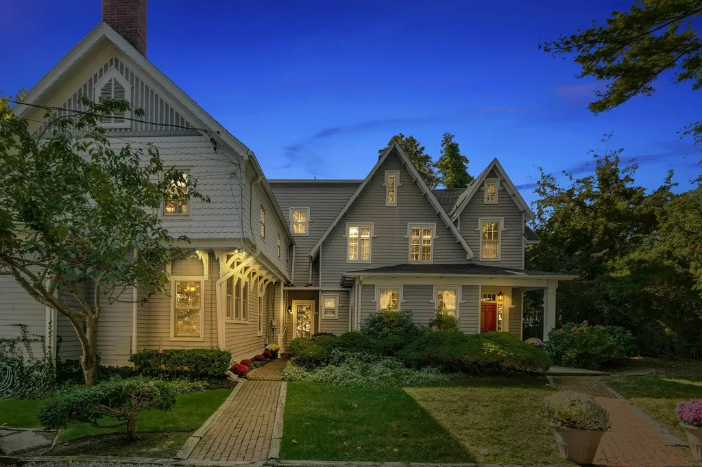22 Suellen Road Islip NY 11751