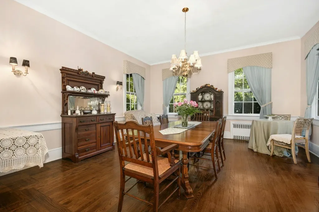 22 Suellen Road Islip NY 11751