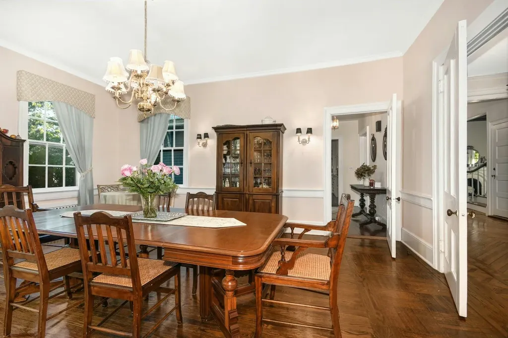 22 Suellen Road Islip NY 11751