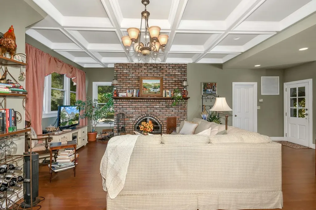 22 Suellen Road Islip NY 11751