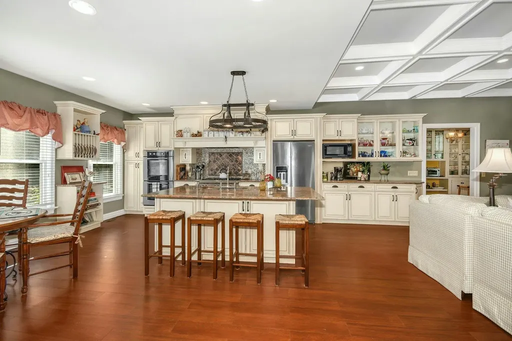 22 Suellen Road Islip NY 11751