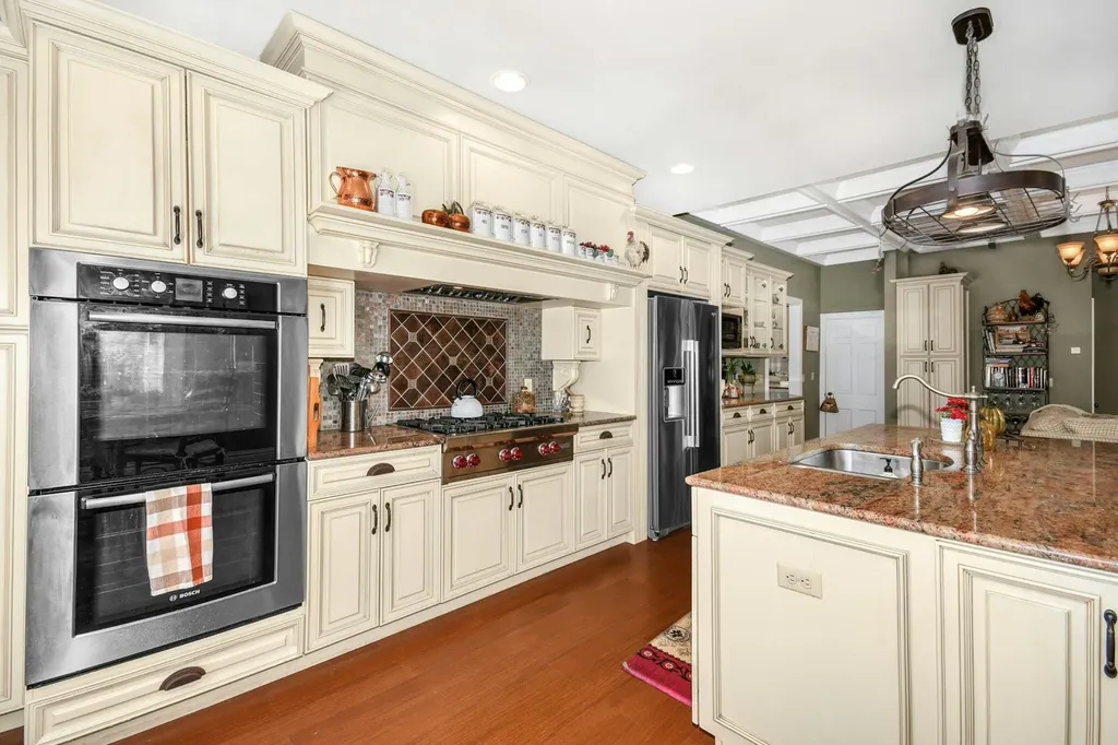 22 Suellen Road Islip NY 11751