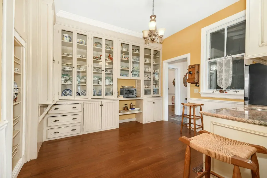 22 Suellen Road Islip NY 11751