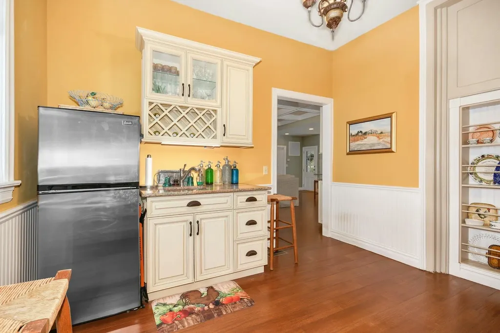 22 Suellen Road Islip NY 11751