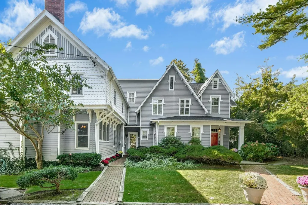 22 Suellen Road Islip NY 11751