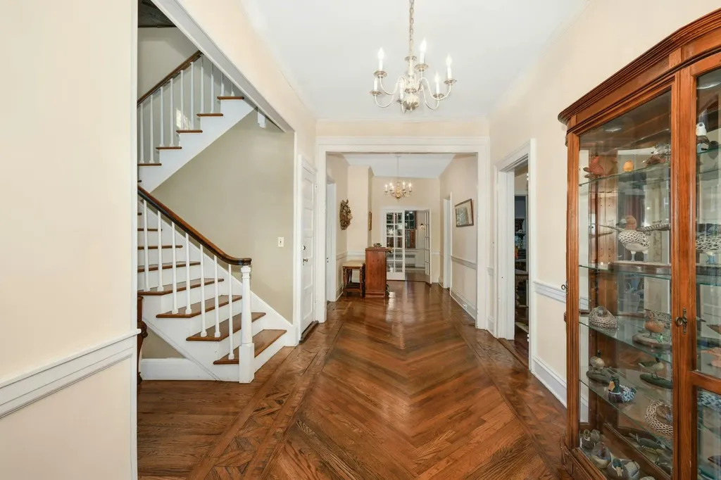 22 Suellen Road Islip NY 11751