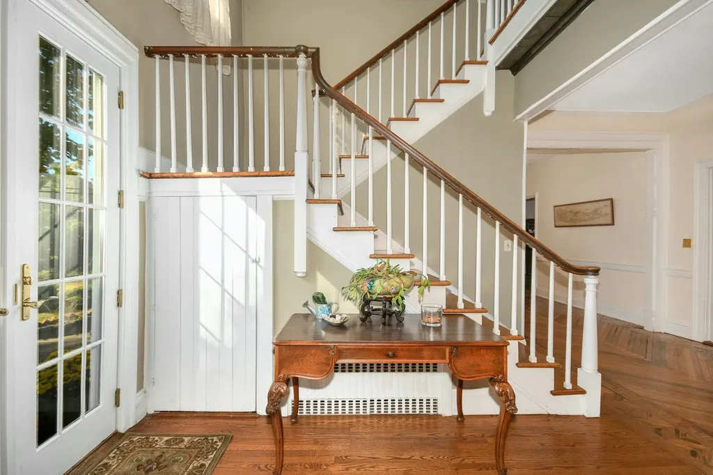 22 Suellen Road Islip NY 11751