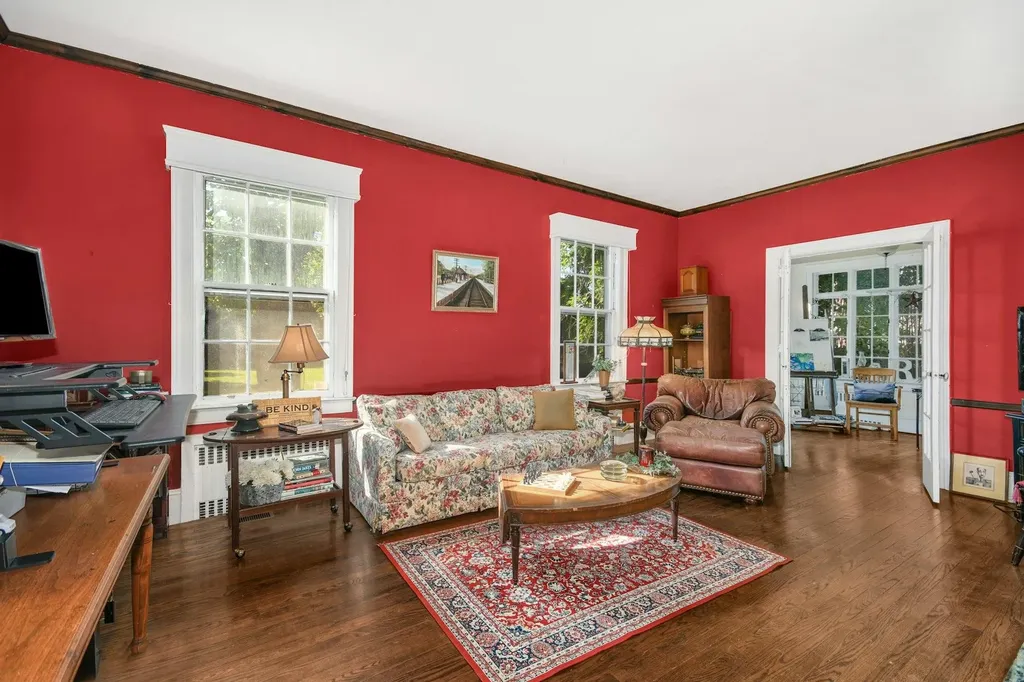 22 Suellen Road Islip NY 11751