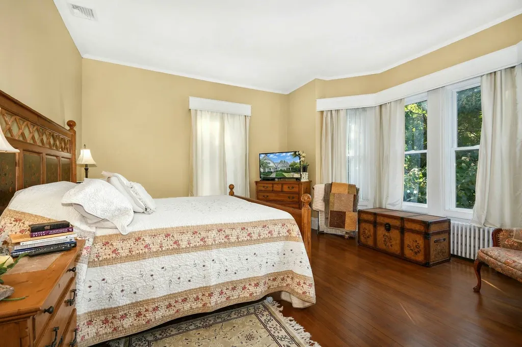 22 Suellen Road Islip NY 11751