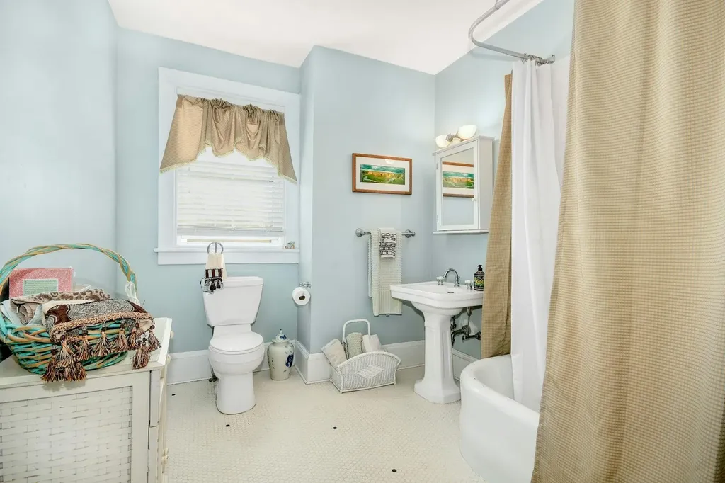 22 Suellen Road Islip NY 11751