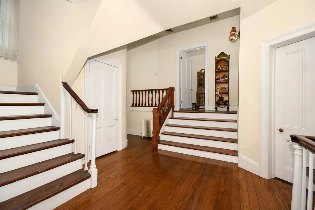 22 Suellen Road Islip NY 11751