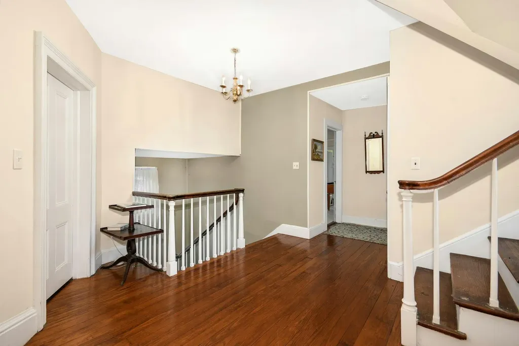 22 Suellen Road Islip NY 11751
