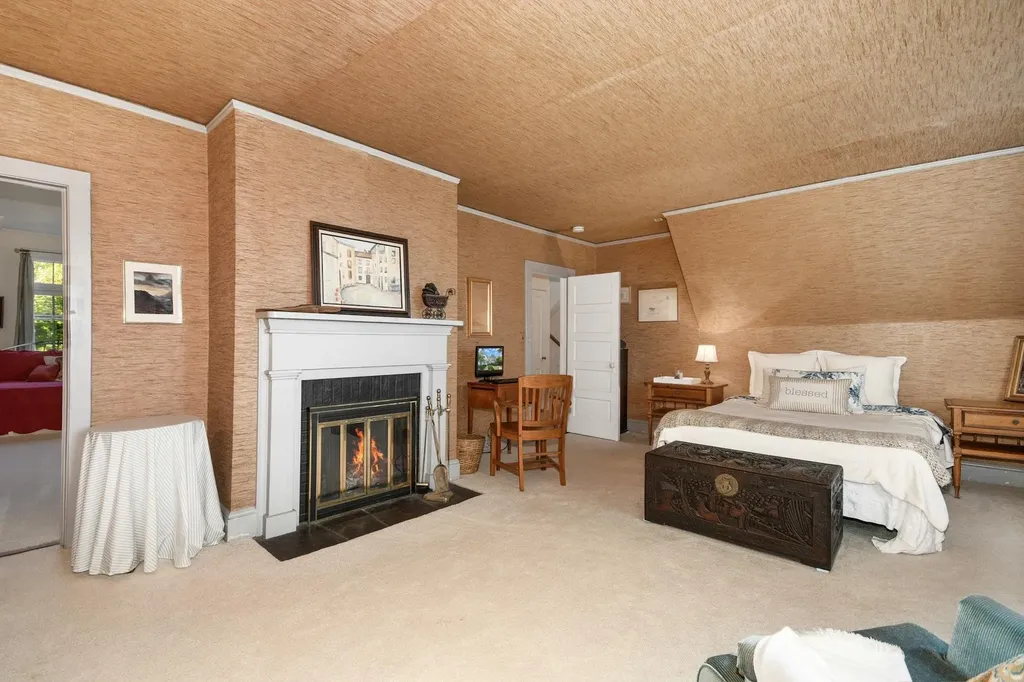 22 Suellen Road Islip NY 11751