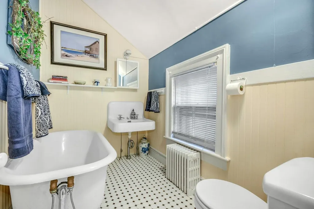 22 Suellen Road Islip NY 11751