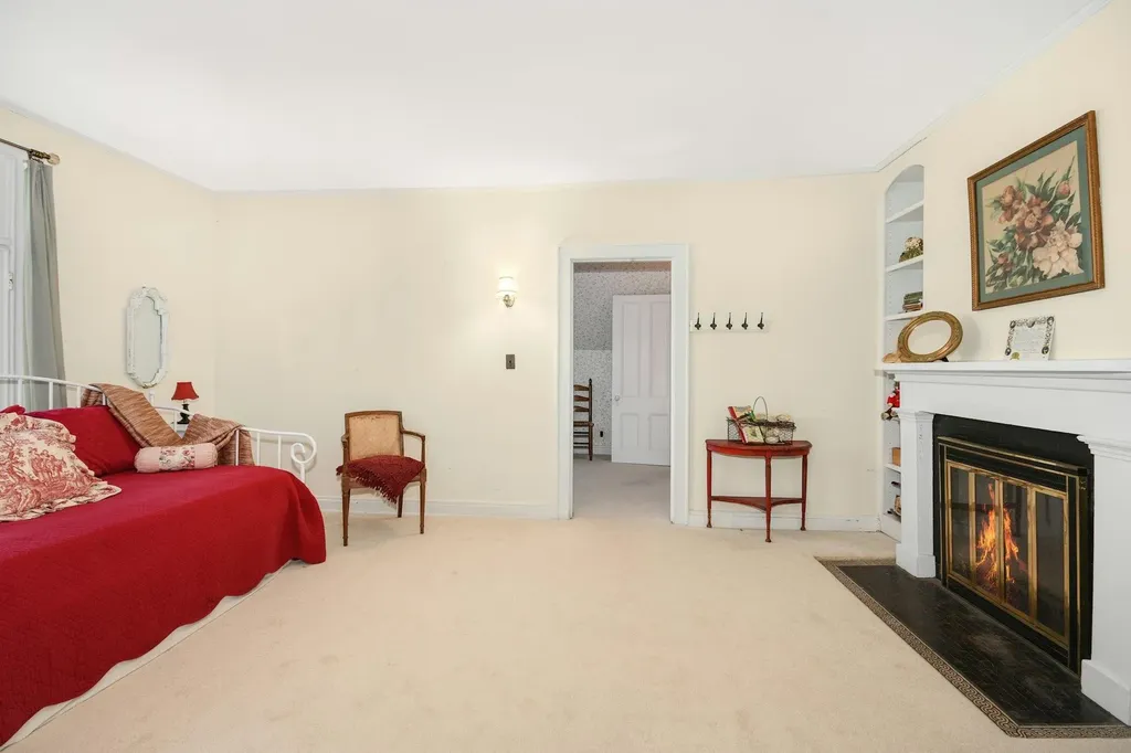 22 Suellen Road Islip NY 11751