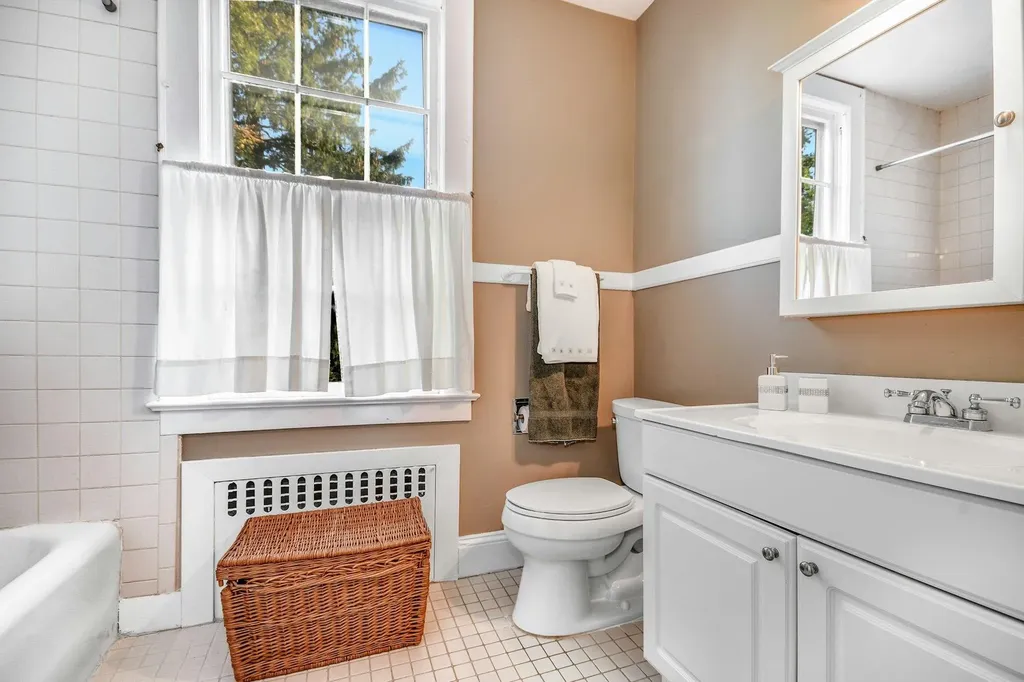 22 Suellen Road Islip NY 11751