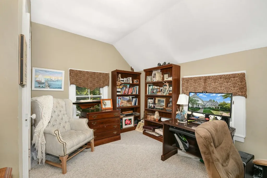 22 Suellen Road Islip NY 11751