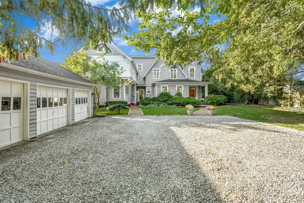 22 Suellen Road Islip NY 11751