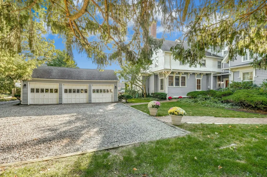 22 Suellen Road Islip NY 11751