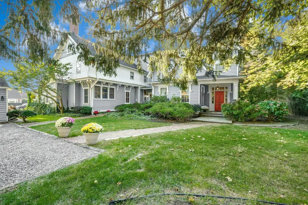 22 Suellen Road Islip NY 11751