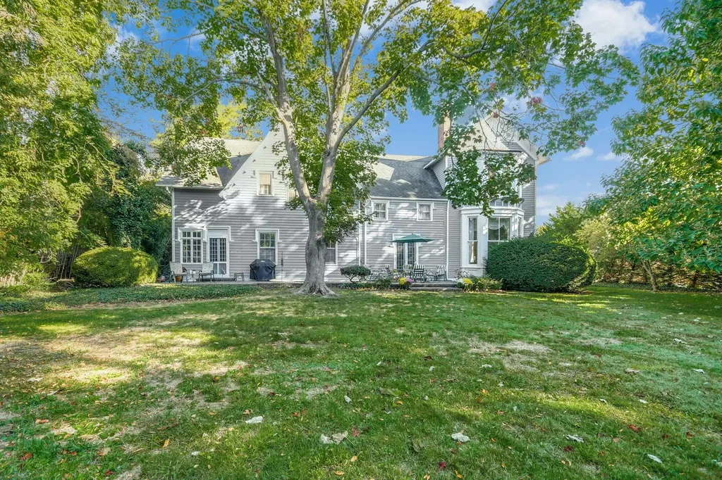 22 Suellen Road Islip NY 11751
