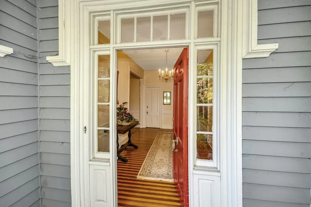 22 Suellen Road Islip NY 11751