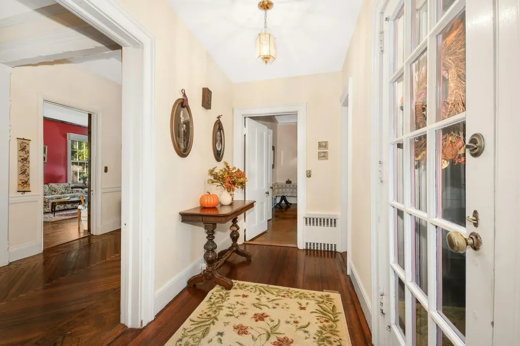 22 Suellen Road Islip NY 11751