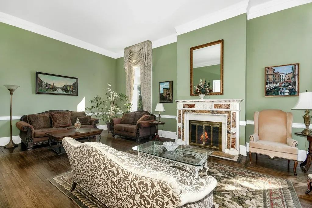 22 Suellen Road Islip NY 11751
