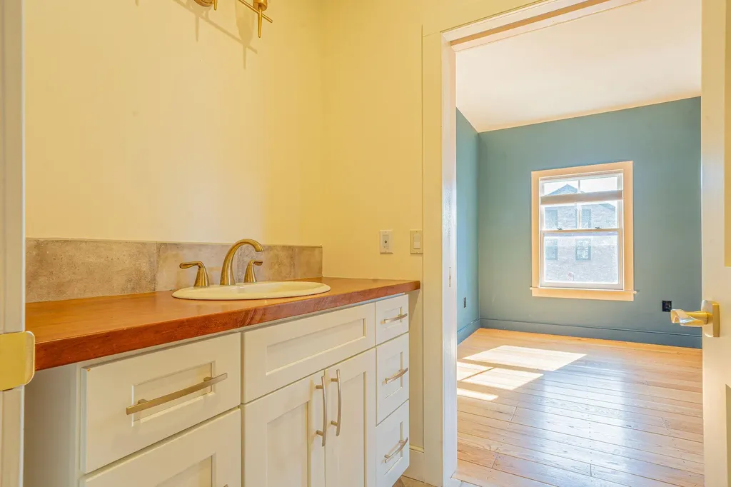 24 Post Street Kingston NY 12401